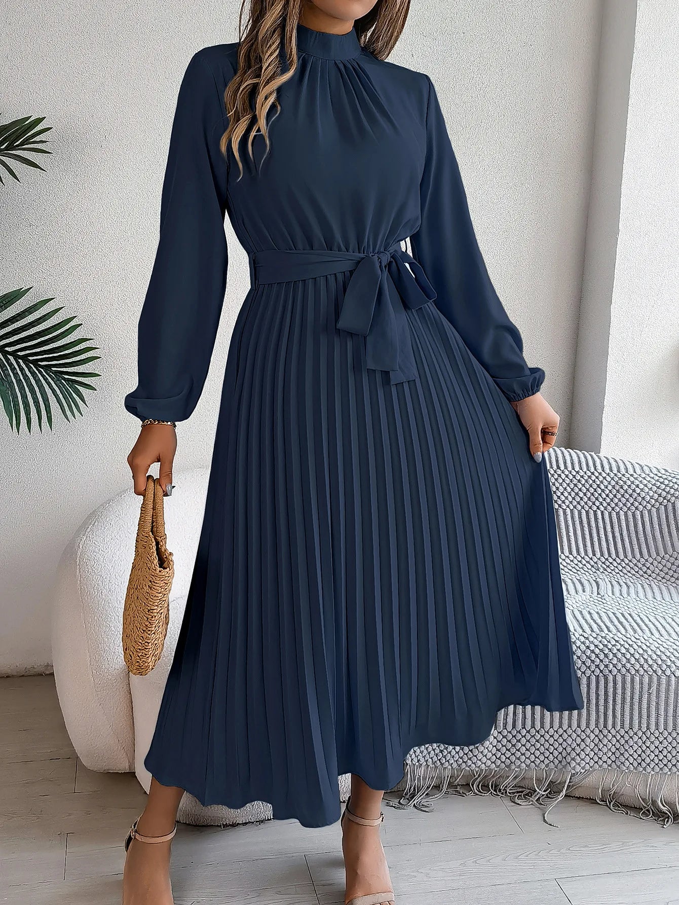 Women's Solid Color Elegant Stand Collar Long Sleeve Pleated Dress