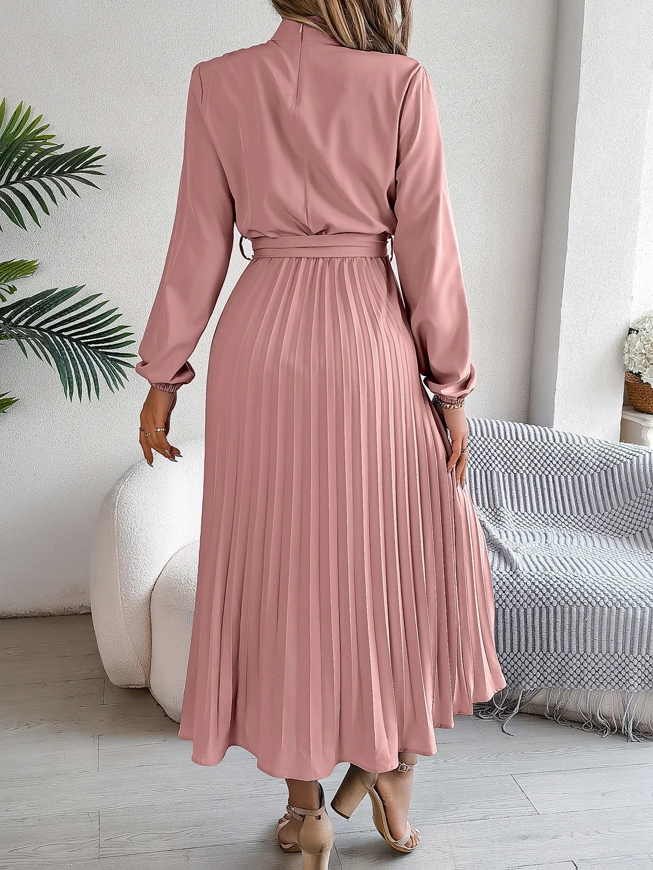 Women's Solid Color Elegant Stand Collar Long Sleeve Pleated Dress