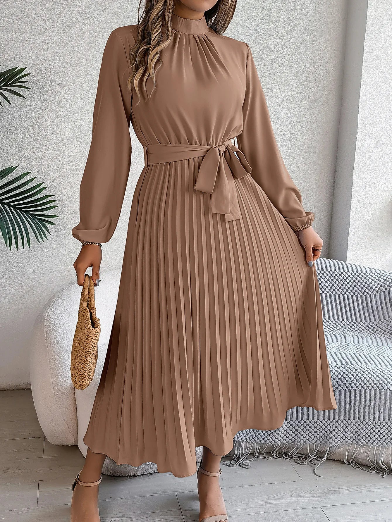 Women's Solid Color Elegant Stand Collar Long Sleeve Pleated Dress